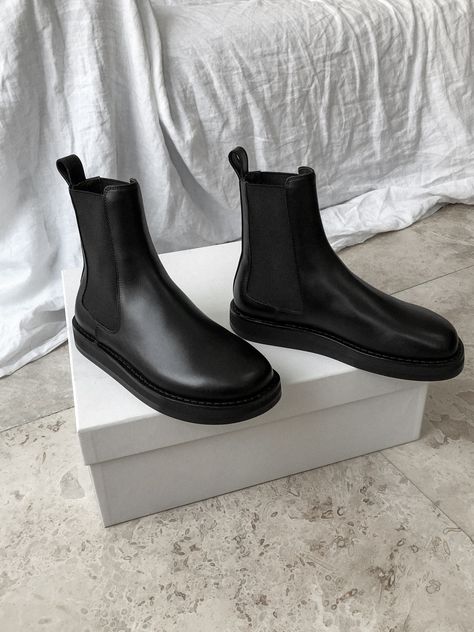 F*** it... Going to New York! - F I G T N Y Boots Aesthetic Men, Chealsea Boots, Casual Sneakers For Men, Boots Men Outfit, Shoes Aesthetic, Black Men Fashion Swag, Fitness Wear Outfits, Man Shoes, Sneakers Looks