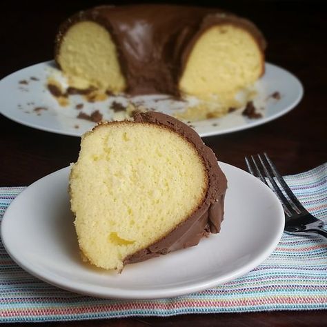 Yellow Butter Cake with Real Fudge for Frosting – Rumbly in my Tumbly Butterbeer Cake, Doctored Cake Mix Recipes, Chocolate Butter Cake, Fantasy Fudge, Yellow Cake Mix Recipes, Yellow Butter Cake, Cake Mix Recipe, Amazing Cookie Recipes, Yellow Cake Recipe