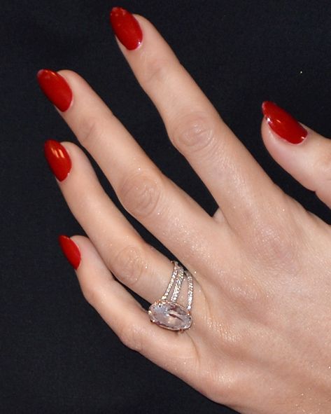 Nails Pink Oval, Blake Lively Ring, Blake Lively Engagement Ring, Meghan Markle Engagement, Gold Ideas, Glitter Manicure, Radiant Cut Engagement Rings, Mermaid Glitter, Trendy Nail Art Designs