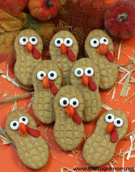 Celebrate Thanksgiving With This Easy Nutter Butter Turkey #Thanksgiving #Dessert #turkey Turkey Snacks, Turkey Desserts, Butter Turkey, Thanksgiving Food Crafts, Thanksgiving Snoopy, Thanksgiving Sweets, Thanksgiving Foods, Thanksgiving Snacks, Turkey Cookies