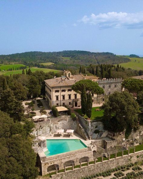 Italian Mansion, Tuscany Villa, Under The Tuscan Sun, Italian Villa, Dream Places, Mediterranean Homes, Dream House Interior, Tuscany Italy, House Goals