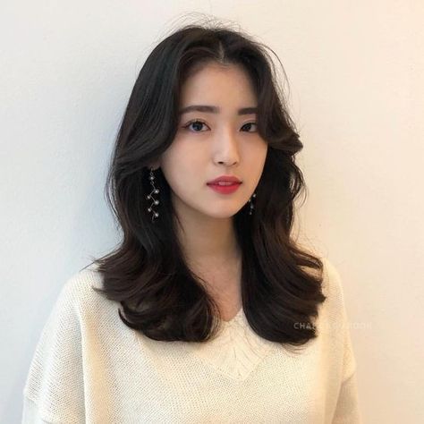 Korean Perm Short Hair, Feminine Hairstyles, Hair Style Korea, Short Haircut Styles, Shot Hair Styles, Haircuts For Medium Hair, Haircuts Straight Hair, Hair Shows, Permed Hairstyles