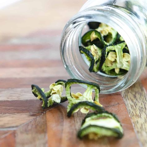 How To Dehydrate Jalapeno Peppers, How To Dry Jalapeno Peppers In The Oven, Dehydrated Jalapeno Peppers, Dehydrate Jalapenos In Dehydrator, Dehydrating Jalapenos, Dehydrated Jalapenos, Preserving Jalapenos, Preserving Garlic, Jalapeno Chips