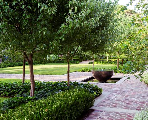 Nestled on half a hectare of land in Sydney’s northern suburbs is a formal garden by acclaimed landscape designer Peter Fudge. Take a closer look! Formal Landscape Design, Formal Landscape, Peter Fudge, Garden Border Plants, Snow Pear, Landscape Designer, Formal Garden, Nordland, Border Plants