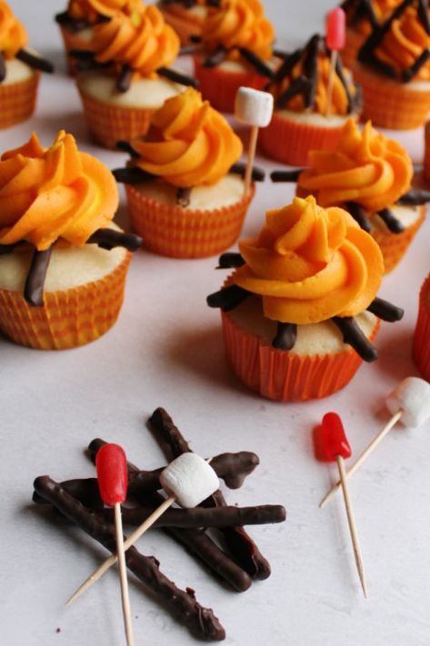 Lumberjack Cupcakes, Campfire Cupcakes, Mallow Cups, Chicken And Egg Noodles, Campfire Cake, Best Chocolate Cupcakes, Pajamas Party, Top Craft, Chocolate Dipped Pretzels