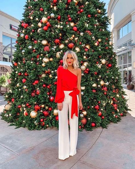 59 Cute Christmas Outfit Ideas - Page 5 of 6 - StayGlam White Christmas Outfit, Christmas Outfits Dressy, Christmas Fashion Outfits, Red And White Outfits, Vetements Shoes, Trendy Christmas Outfits, Xmas Outfits, Cute Christmas Outfits, Christmas Day Outfit