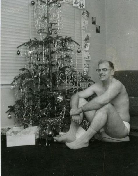 Every Christmas was the same for Uncle Leonard… socks and underwear. Christmas Photograph, Funny Christmas Pictures, Vintage Christmas Photos, Xmas Photos, Awkward Family Photos, Found Photos, Creepy Christmas, Christmas Pics, Weird Holidays