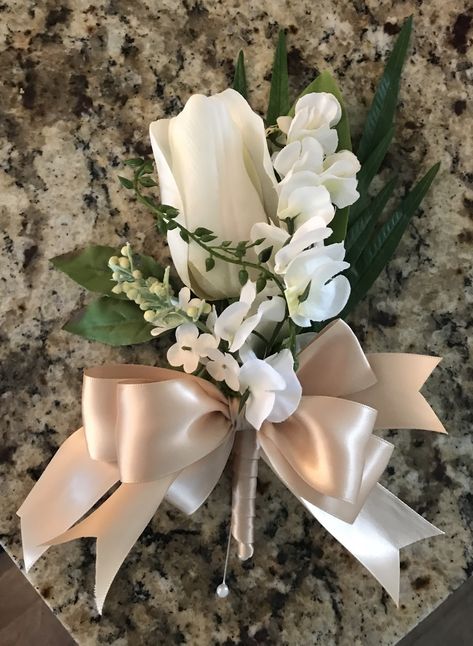 Tulip Corsage, Gold And Greenery Wedding, Old Money Wedding Aesthetic, Pin On Corsage, Boutonniere And Corsage, Prom Flowers Corsage, Old Money Wedding, Water Spring, Prom Bouquet