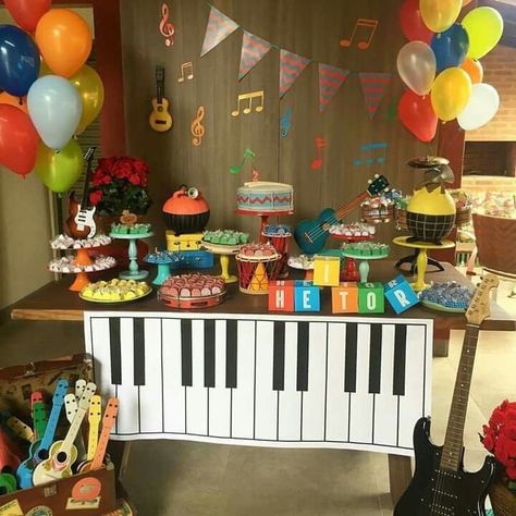 Music Birthday Party Theme, Bolo Musical, Music Party Decorations, Music Birthday Party, Music Theme Birthday, Music Themed Parties, Music Birthday, Baby Boy 1st Birthday, Theme Birthday Party