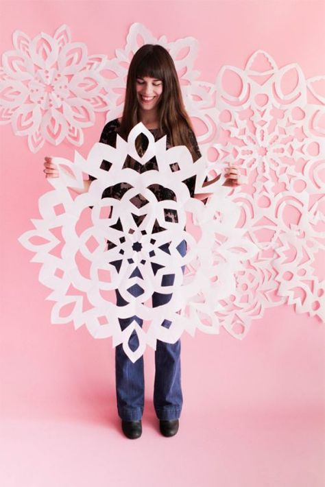 Winter Snowflake Crafts | Handmade | Home Decor | Christmas | Snow | Holidays | Easy DIY Craft Tutorial Ideas Giant Paper Snowflakes, Paper Snowflake Patterns, Snowflake Craft, Paper Snowflake, Snow Flakes Diy, Winter Wonderland Party, Navidad Diy, Paper Snowflakes, Holiday Paper