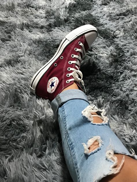 Dark Red Converse, Converse Cute, Aesthetic Organizer, Cute Converse Shoes, Cute Converse, Converse Chucks, Shoes Cool, Red Converse, Shoes Ideas