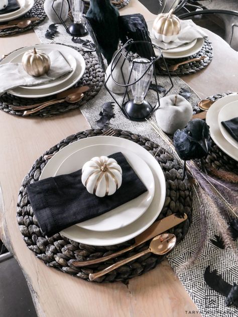 Black and White Halloween Table Decorations - Taryn Whiteaker Boho Halloween Table Decor, Halloween Table Place Settings, Round Table Halloween Centerpiece, Black Thanksgiving Table Decor, Black And White Thanksgiving Decor, Halloween Table Settings Ideas, Halloween Dinner Table Decor, Thanksgiving Black And White, Halloween Table Scape