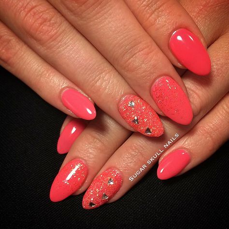 Coral Glitter Nails Summer, Hot Coral Nails With Design, Coral Almond Nails With Design, Sparkly Coral Nails, Coral Holiday Nails, Holiday Nails Summer 2023 Coral, Coral Nails With Design Summer Sparkle, Coral Nails With Glitter, Hot Coral Nails