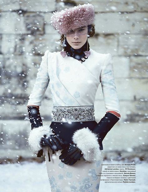 a la russe  -  Madeleine de la Motte in Valentino Couture by Thomas Whiteside for Tatler Russia (December 2011) Russian Winter, Armani Prive, Russian Fashion, Fur Hat, Olivia Palermo, Fur Fashion, Gigi Hadid, Mode Vintage, Mode Inspiration