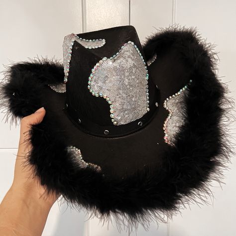 Traje Cowgirl, Black Cowboy Hat, Black Cowgirl, Black Cowboy, Hat Aesthetic, Cowgirl Aesthetic, Rhinestone Trim, Cowgirl Hats, Cowgirl Style