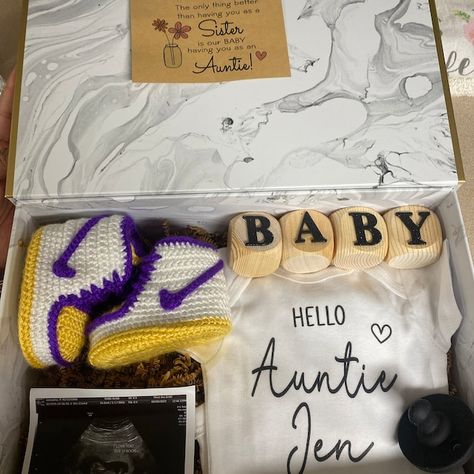 Hello Auntie GIFT BOX Baby Announcement Onesie® Bodysuit a Memorable Personalize Name Pregnancy Reveal Gift for a Sister New Auntie Aunt Tia - Etsy Pregnancy Announcement To Niece, Hello Auntie, Aunt Baby Announcement, Pregnancy Announcement Aunt, Baby Announcement To Parents, Pregnancy Reveal Gifts, Baby Aunt, Baby Announcement Onesie, Announcement Onesie