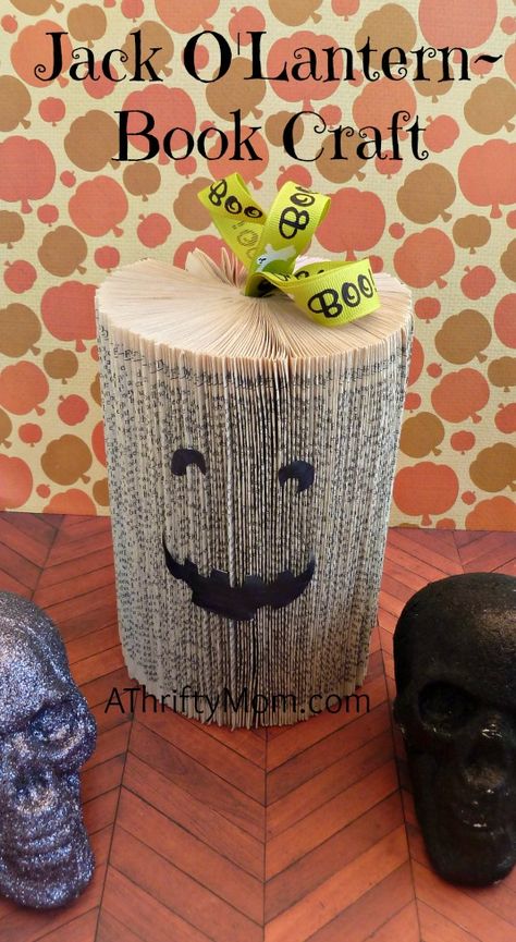 Paperback Book to Jack O'Lantern ~ Easy DIY Craft - A Thrifty Mom Book Ghost Diy, Book Pumpkin Diy, Halloween Book Crafts, Jack O Lantern Easy, Jack O Lantern Diy, Spider Cupcakes Halloween, Crafts Book, Lantern Diy, Pumpkin Books