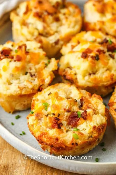 27 Easy Leftover Mashed Potato Recipes - alpha ragas Easy Loaded Mashed Potatoes, Mashed Potato Cups, Potato Cups, Potato Muffins, Loaded Mashed Potatoes, Potato Fritters, Shredded Potatoes, Potato Bites, Potato Recipes Side Dishes