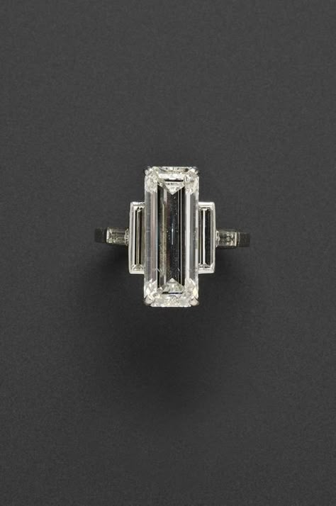 ZsaZsa Bellagio – Like No Other: Dreamy Wedding Inspiration Cartier diamond ring Cartier Diamond Rings, Bijoux Art Deco, Art Deco Engagement Ring, Deco Jewelry, Art Deco Jewelry, Solitaire Engagement, Unique Engagement Rings, Cartier Ring, Three Stone