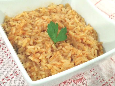 Greek Tomato Rice Greek Red Sauce, Rice With Tomato Paste, Tomato Rice Recipe, Red Rice Recipe, Greek Rice, Dipping Sauces For Chicken, Mexican Rice Recipes, Tomato Rice, Sauce For Rice