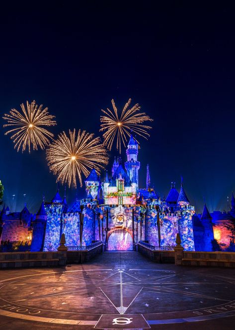 Danny on Twitter: "This photo was worth the long wait to get front and center for the fireworks at #disneyland… " Disneyland 2023, Disneyland Fireworks, Fireworks Wallpaper, Disney Fireworks, Wallpaper Photography, Sleeping Beauty Castle, Cute Disney Pictures, Night Blue, Disney Pictures