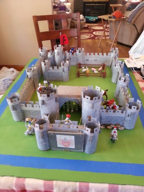 Nate's medieval castle project Castle School, Model Castle, Castle Crafts, Castle Project, Cardboard Castle, Kids Castle, Castle Art, History Projects, Medieval Castle