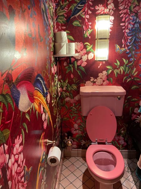 Pink And Maroon Bathroom, Maximalist Bathroom, Tiny Powder Rooms, Vintage Pink Bathroom, Chateaux Interiors, Victorian Renovation, Toilet Room Decor, Small Space Bathroom, Eclectic Bathroom