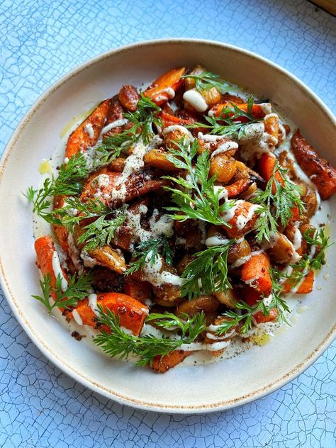 Crispy White Beans, Tahini Dressing Recipe, Roasted Carrot, Tray Bake Recipes, Tahini Dressing, Butter Beans, Incredible Recipes, Roasted Carrots, Healthy Lunch Recipes