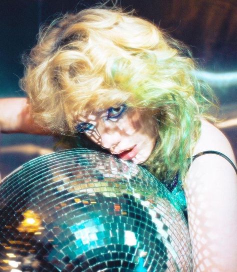 Female Rage Photoshoot, 80s Themed Photoshoot, 80s Photoshoot Aesthetic, 70s Aesthetic Photoshoot, Trippy Photoshoot, Groovy Photoshoot, Weird Photoshoot, Disco Photoshoot, Blonde Mullet