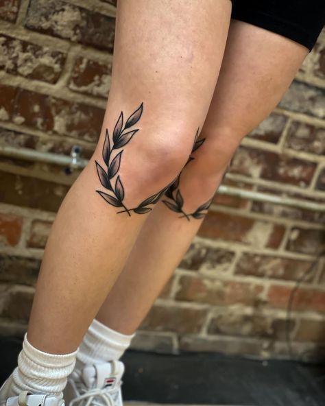 ⚔️SOUTHPAW⚔️ on Instagram: “🌞OLIVE BRANCHES🌙 DM TO BOOK! @sunandmoontattoosanctuary” Ramo Tattoo, Greek Wreath, Xenomorph Tattoo, Rip Tattoos For Mom, Above Knee Tattoo, Wreath Tattoo, Earthy Tattoos, Anubis Tattoo, Forearm Band Tattoos