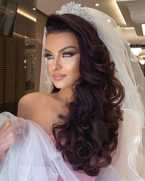 Fitore B Berisha (@fitoreb.berisha) • Instagram photos and videos Hair Stayl, Wedding Hairstyles For Medium Hair, Glam Wedding Makeup, Mode Zara, Perfect People, Sleek Hairstyles, Bride Makeup, Wedding Hair And Makeup, Big Hair