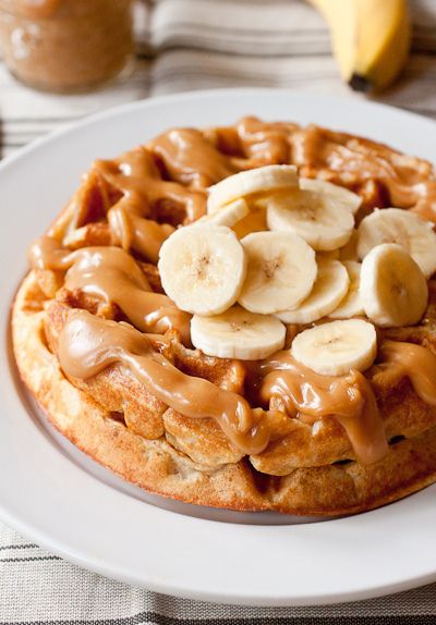 Peanut Butter and Banana Waffles Banana Waffles, Peanut Butter And Banana, Peanut Butter Sauce, Waffle Recipes, Pancakes And Waffles, Breakfast Treats, Yummy Breakfast, Bananas, Ingredients Recipes