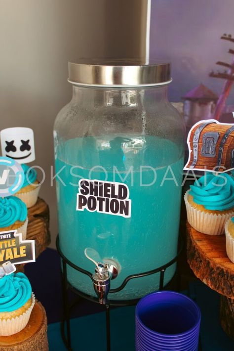 Fortnite Children's Party Ideas by Boksomdaais Boutique Events Gamer Birthday Food Ideas, Fortnite Party Favors Ideas, Fortnite Birthday Food Ideas, Fortnite Bday Party Ideas, Fortnite Birthday Party Food, Fortnite Birthday Ideas, Fortnight Cakes For Boys, Fornite Birthday Theme, Fortnite Themed Birthday Party