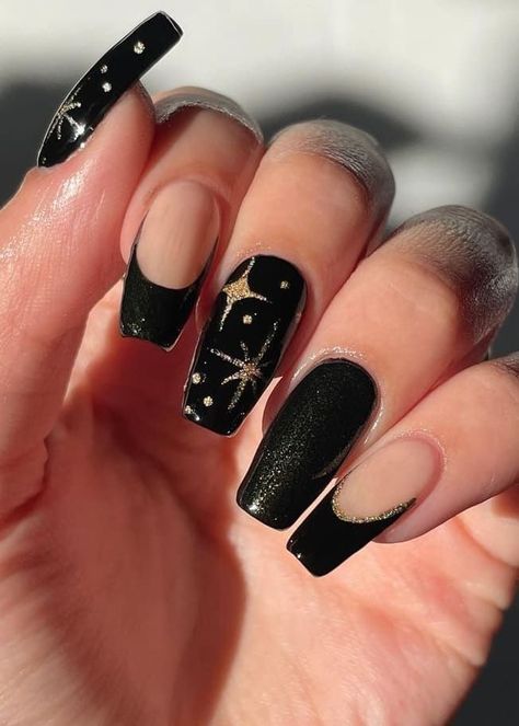 21 New Year's : Best Nail Designs This 2024 | New Year's Eve Outfit Nails Nye Nail Art, Nails 2025, Foil Nail Designs, Classy Nail Art Ideas, Concert Nails, Best Nail Designs, Birthday Nail Designs, New Years Nail Designs, New Years Eve Nails