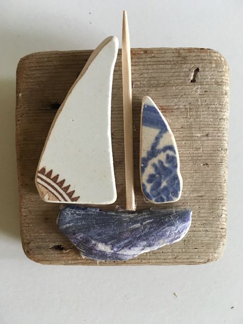 Sea Stone Art, Beach Pottery Crafts, Glass Stone Crafts, Beach Pottery Art, Seaside Crafts, Sea Glass And Driftwood Crafts, Beach Pottery Ideas, Beach Stone Crafts, Driftwood Crafts Diy