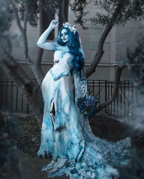 The Corpse Bride Cosplay, Corpse Bride Cosplay, Emily From Corpse Bride, Corpse Bride Dress, Dead Bride Costume, Victor Corpse Bride, Corpse Bride Makeup, Party Monsters, Corpse Bride Wedding