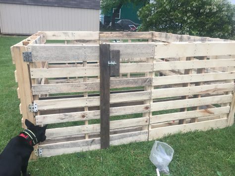 Puppy pallet corral  8 - 42"X 42"  3 heavy hinges Skill saw Drill  Put 2 pallets side to side and screw them together. Do this 3 more times, creates all your sides.  Take one section and screw it to another section, repeat for the 3rd section.  On the 4th panel, cut your door ( pick wide or narrow) but try to keep it on the 2x4's frame for stability. If on an uneven surface make sure to raise the door a bit higher than the rest of the pen so that it doesn't sag and drag the ground. Pallet Dog Pen, Diy Dog Pen Outdoor Cheap Pallet Wood, Pallet Animal Pen, Diy Dog Kennel Outdoor Pallets, Dog Kennel Out Of Pallets, Dog Kennel From Pallets, Pallet Dog Kennel Outdoor, Dog Kennel Pallets Diy, Diy Pallet Dog Kennel