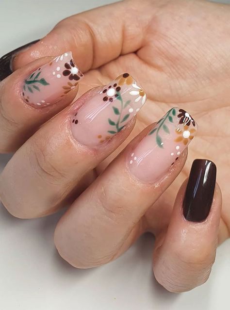 Nails With Flowers Inside, Autumn Flower Nails, Fall Flower Nail Designs, Dark Floral Nails, Fall Flower Nails, Flower Accent Nail, Flower Toe Nails, Nails With Flowers, Square Nail Designs