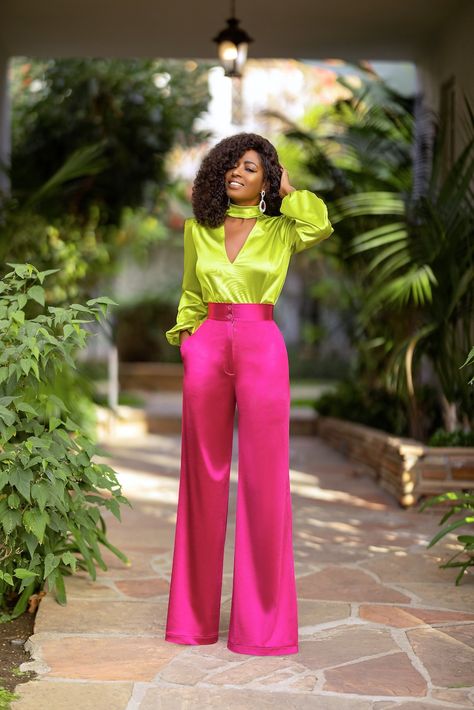 Pink Silk Pants Outfit, Pink Satin Pants Outfit, Fuschia Pants Outfit, Fucsia Pants Outfit, Neon Wardrobe, Bright Pants Outfit, Neon Pink Pants, Green Outfits For Women, Pink Pants Outfit