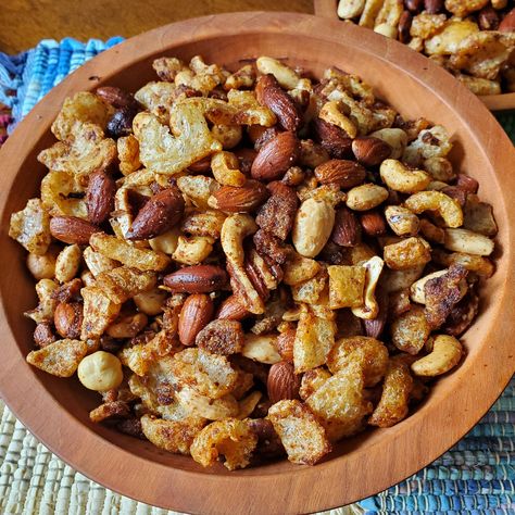 Faux Chex Party Mix | Keto | Low Carb Keto Snack Mix Ideas, Thm Appetizers, Chex Party Mix Recipe, Easy Snack Mix, Party Mix Recipe, Thm Snacks, Sugar Challenge, Chex Party Mix, Carb Dishes