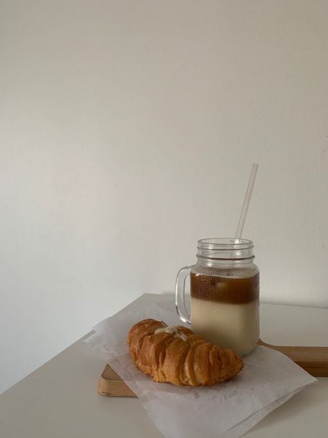 Crossaint Aesthetic, Croissant Coffee, Aesthetic Background, Story Ideas, Ig Story, Coffee Cups, Tea, Drinks, Coffee