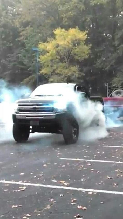 Burnout Dodge Burnout, Truck Burnout, Hellcat Doing Burnout, Lifted Trucks Quotes, Camo Truck, Aussie Burnout Cars, Jacked Up Chevy, Chevy Duramax, Truck Life