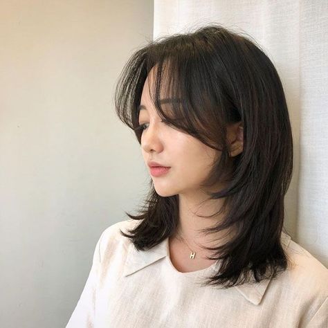 Half Long Half Short Hair Haircuts, Medium Length Haircut With Layers 2023, 2023 Hair, Asian Short Hair, Hair Inspiration Short, Haircut Styles, Shot Hair Styles, Hair Haircuts, Haircuts For Medium Hair