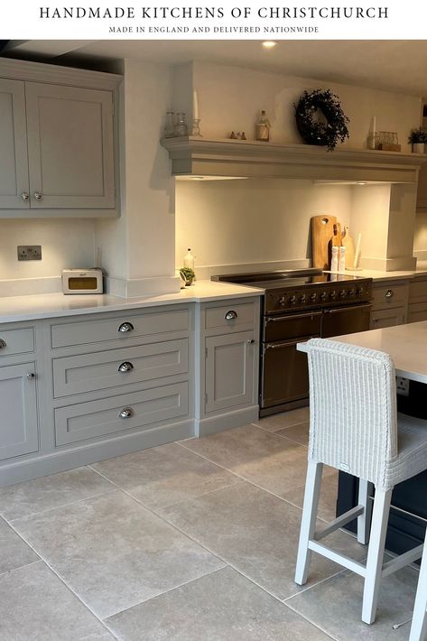 Stunning handmade kitchen with light grey tall cabinets and a contrasting dark blue island. Dark Blue Island, Neutral Kitchens, Expensive Kitchen, 25 Beautiful Homes, Tall Cabinets, Shaker Kitchens, Curved Cabinets, White Worktop, Neutral Kitchen