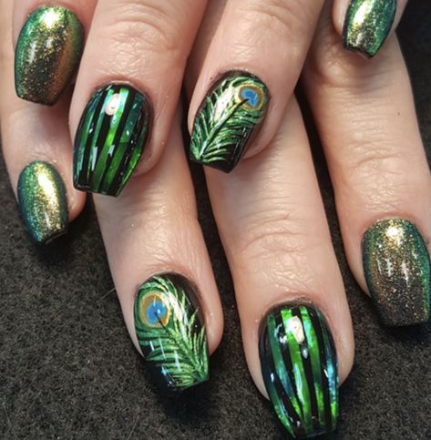 Feather Nail Design, Peacock Nail Designs, Peacock Nail Art, Feather Nail, Peacock Nails, Feather Nail Art, Feather Nails, Animal Nail Art, Design Makeup