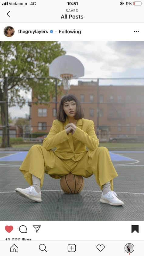 Basketball Court Photoshoot Fashion, Bleachers Photoshoot, Photoshoot On Basketball Court, Vintage Basketball Aesthetic, Outdoor Basketball Photoshoot, Basketball Park Photoshoot, Basketball Court Shoot, Basketball Fashion Photography, Basketball Court Photoshoot