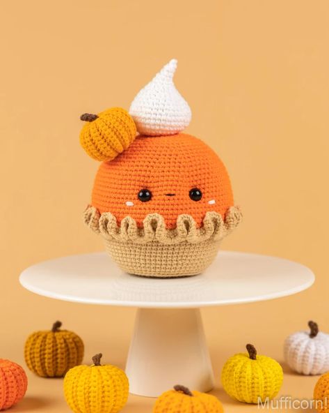 Easy and Elegant Fall Crochet Patterns to Warm Up Your Home Autumn Crochet Amigurumi, Crochet Pumpkin Pie, Cupcake Pumpkin, Crochet Play Food, Pumpkin Patterns, Autumn Crochet, Pumpkin Crochet, Food Pattern, Fall Crochet Patterns