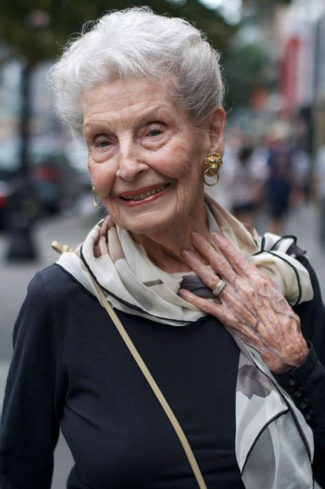 This lovely lady is 100 yrs old!...via Advanced Style Photography Portraits, Advanced Style, Ageless Beauty, Aged To Perfection, Aging Beautifully, Aging Well, Aging Gracefully, Moda Vintage, Park Avenue