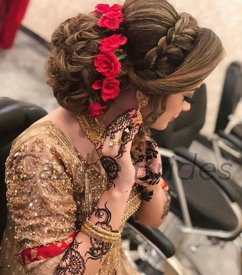 Bridal hair style Bridal Hair Styles Indian, Bridal Hair Decorations Wedding Ideas, Bridal Hair Styles Indian Weddings, Indian Bridal Updo, Bride Hair Bun, New Bridal Hairstyle, Pakistani Bridal Hairstyles, Bridal Hair Decorations, Bridal Hairstyle Indian Wedding