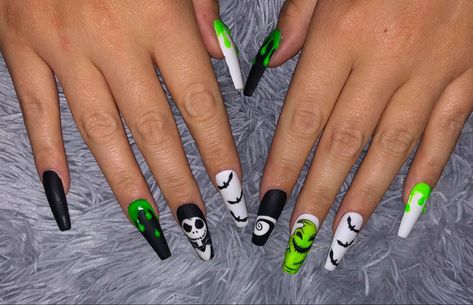 Oggie Boogie Nail Ideas, Ophir Boogie Nails, Oogie Boogie Nails Short, Oggie Boogie Nails, Jack Skellington Nails Acrylic, Oggie Boggie Nails, Jack And Sally Nail Designs, Jack And Sally Nails, Boogie Nails